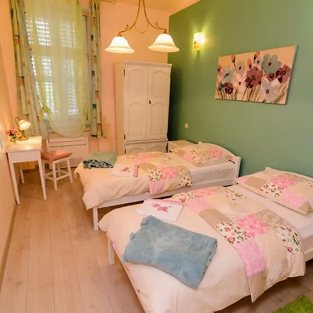 Smaragd & Rose Apartamento *