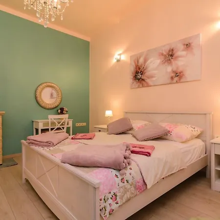 Smaragd & Rose Apartamento *